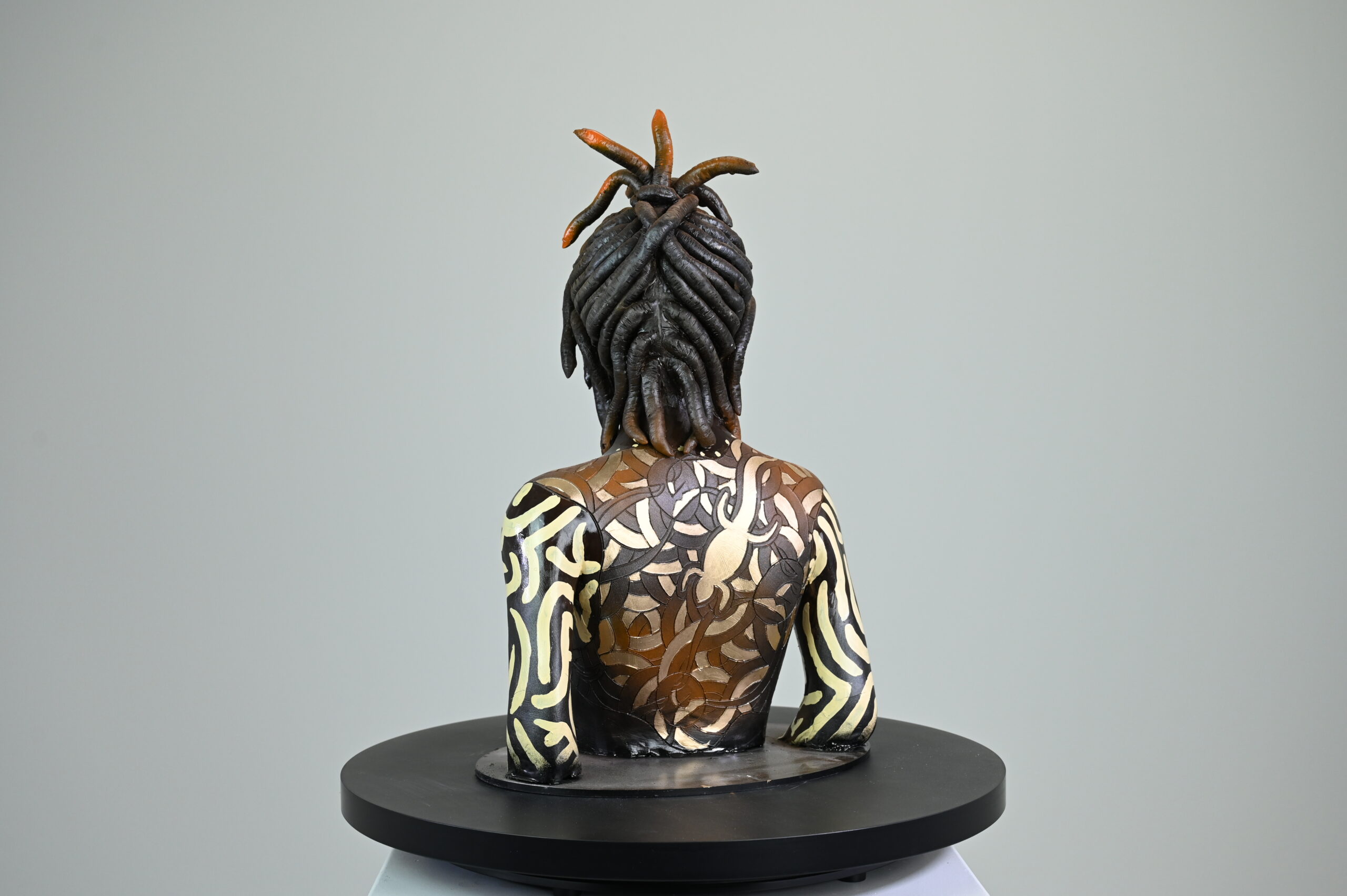 Xolani, hair and shoulder detail